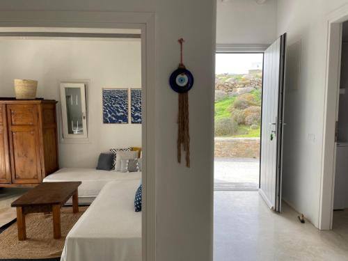 Postel nebo postele na pokoji v ubytování Kato Spiti, an idyllic retreat, Mykonos