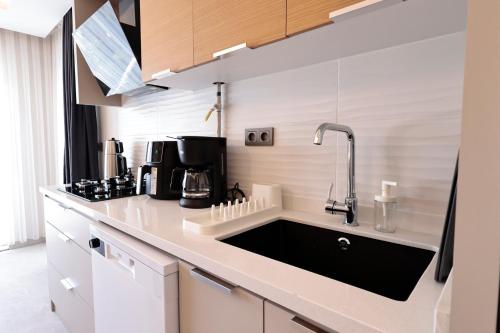 Livia Residenceにあるキッチンまたは簡易キッチン
