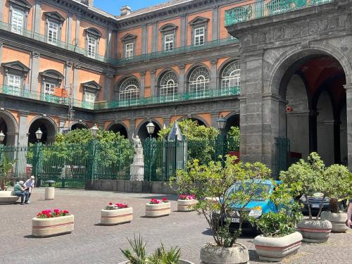 Casa Giulia Napoli Centro Jacuzzi Privata Piazza del Plebiscito WiFi