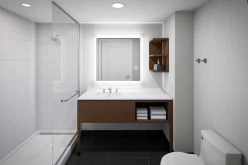 een badkamer met een wastafel en een douche bij Staybridge Suites Rehoboth Beach, an IHG Hotel in Lewes