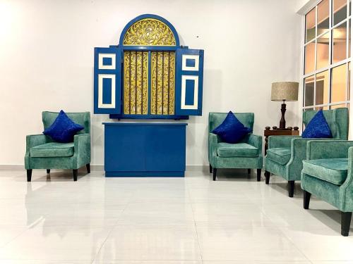 a waiting room with chairs and a window at Ivy Home in Nuwara Eliya