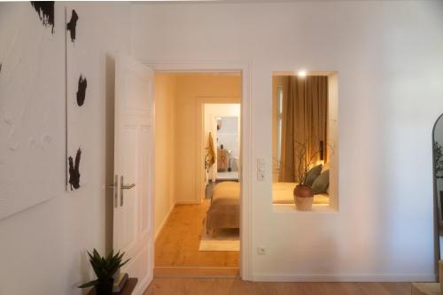 a hallway leading to a living room with a mirror at Modernes Altstadt Apartment in Bad Belzig
