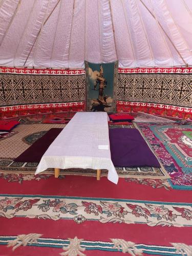 a room with a tent with a bunch of carpets at Зона отдыха Махат in Kurmenty