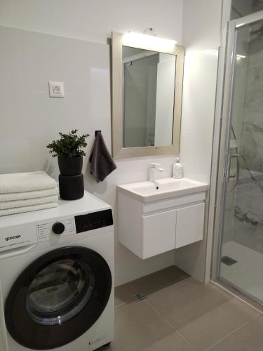 Modern Two Bedroom Apartment with Spacious Seaview Terrace and Free Parking