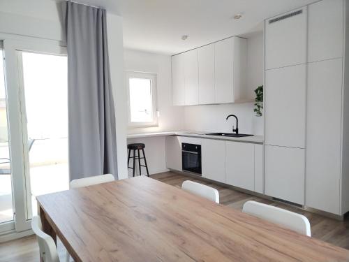 Modern Two Bedroom Apartment with Spacious Seaview Terrace and Free Parking