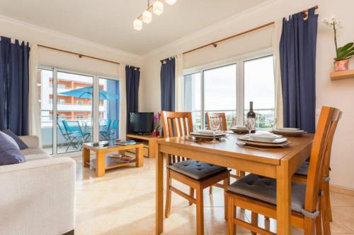 Casa Azul, Fast WI-FI, Airco, Pool & BBQ near The Beach Praia da Rocha