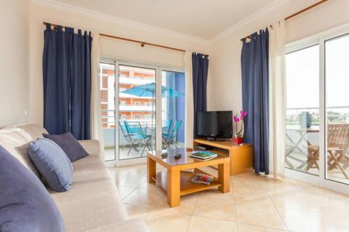 Casa Azul, Fast WI-FI, Airco, Pool & BBQ near The Beach Praia da Rocha