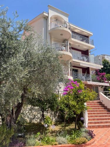 Gallery image of Apartmani IVA Bečići in Becici