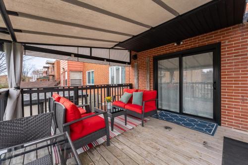 Balkoni atau teres di Comfortable spacious house with parking
