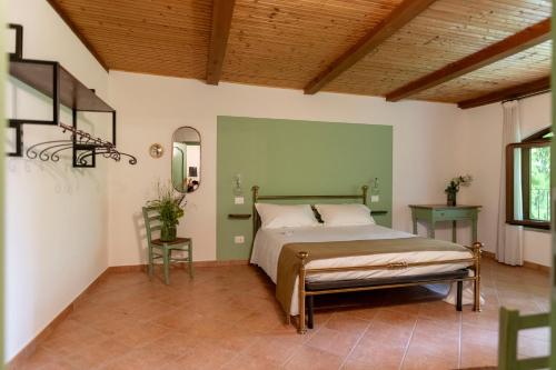 a bedroom with a bed and a green wall at Ca' Nadin Agriturismo in San Damiano dʼAsti