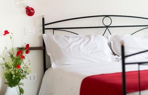 a bedroom with a black and white bed with white pillows at Ca' Nadin Agriturismo in San Damiano dʼAsti