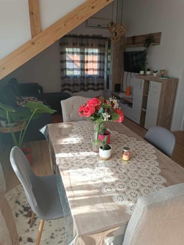 a table with a vase of flowers on top of it at Naš san in Vrdnik