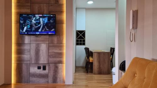 a living room with a television on a wall at Apartmani Simić Quatro in Valjevo