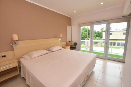 a bedroom with a large bed and a large window at Casa Relax in Roque Sáenz Peña