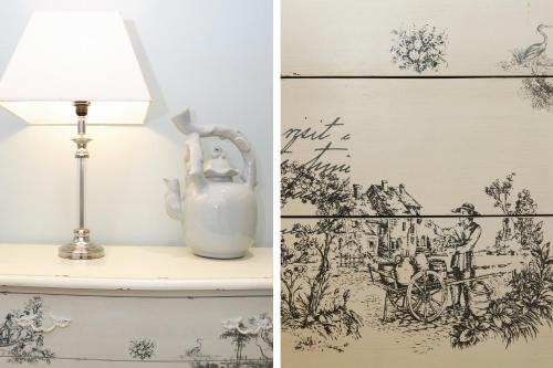 a lamp on a table next to a picture of a vase at Alecrim ao Chiado in Lisbon