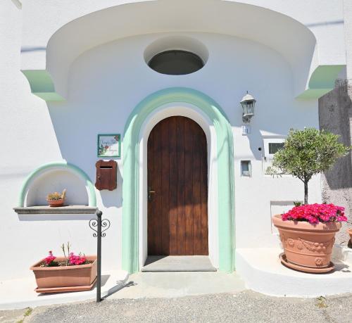 Villa Eleonora, un angolo di Paradiso ad Ischiaの外観または入り口