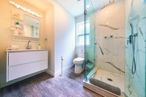 Koupelna v ubytování The Long Beach Resort - Beachfront Cottages & Townhouse Suites