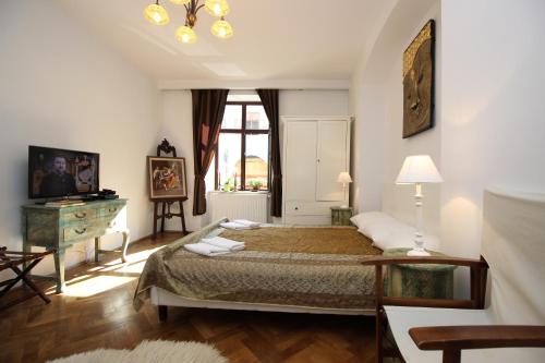 a bedroom with a bed and a dresser and a window at Versus Art Studio in Braşov