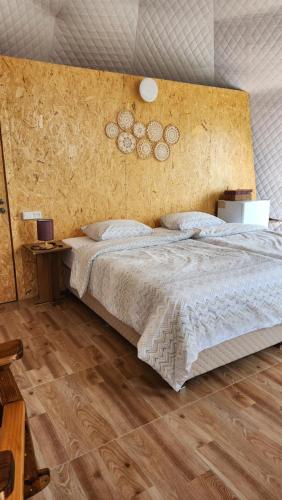 Katil atau katil-katil dalam bilik di Yenokavan Glamping
