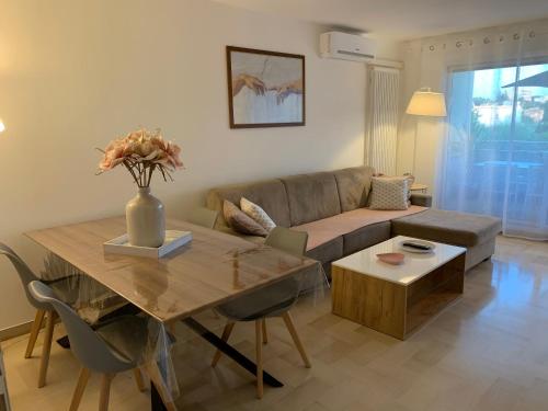 Superbe 2 pièces moderne refait à neuf, PISCINE !