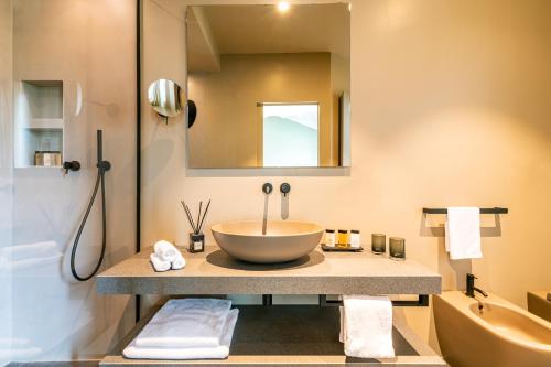 a bathroom with a bowl sink and a tub at Le Cattedrali Relais by Laqua Collection in Asti