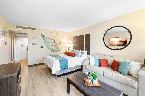 Relaxing & Cozy Coastal Studio with FREE Parking!_2
