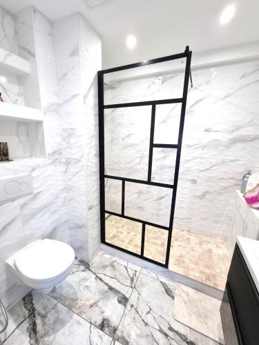 T2 neuf centre ville Saint Raphaël avec terrasse et parking gratuit, prés de la plage et commerces!