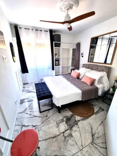 T2 neuf centre ville Saint Raphaël avec terrasse et parking gratuit, prés de la plage et commerces!