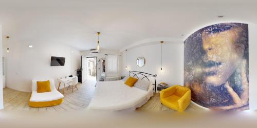 a bedroom with a bed and a painting on the wall at Il Casalino Apartment in Pizzo