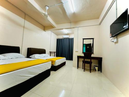 Een bed of bedden in een kamer bij HOTEL RS INN