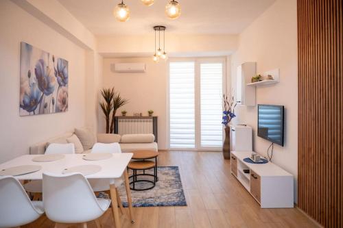 New 1 bedroom apt in Skopje city center - Free parking