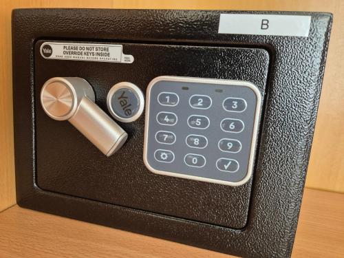 a box with a remote control and a calculator at Apartmán Vital na Pálavě - ubytování & životní restart in Pasohlávky