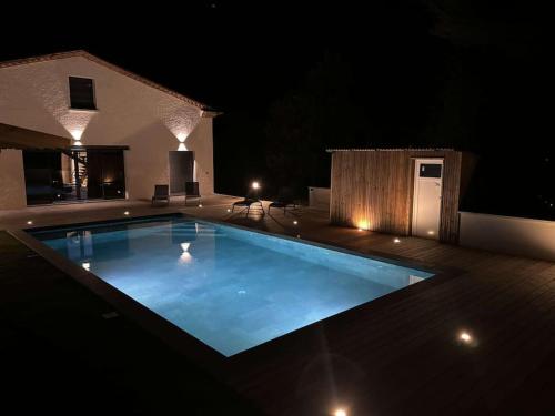 Jolie villa avec piscine