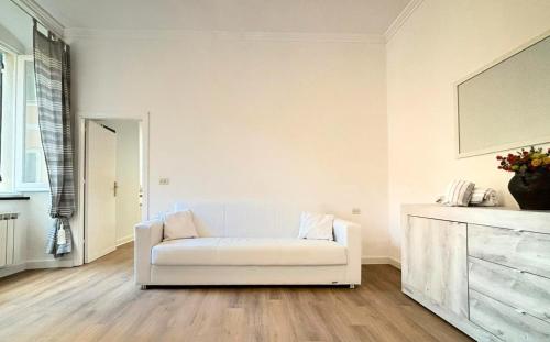 a white couch sitting in a living room at CINQUE TERRE MONEGLIA in Moneglia