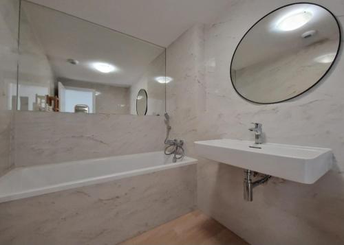 Ένα μπάνιο στο Eurovea Riverside with parking