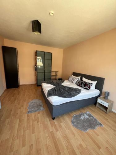 a bedroom with a bed and a wooden floor at Innenstadt Lübeck Ferienwohnung in Lübeck
