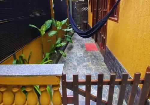 a stairway with a fence and some plants at Casa DaJu - 6 minutos do cais da Vila do Abraão em Ilha Grande - Angra dos Reis in Angra dos Reis