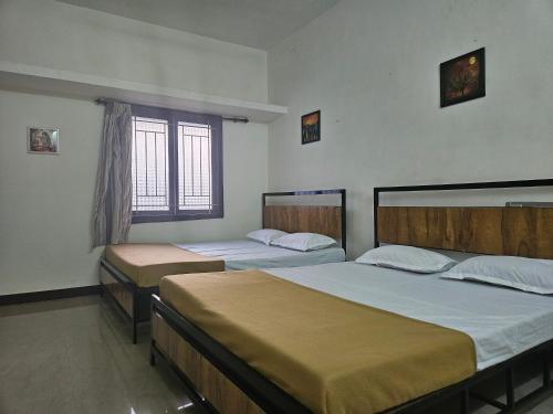 Gulta vai gultas numurā naktsmītnē SHI's Velliangiri AC 3BHK Private Villa Near Adiyogi, Coimbatore