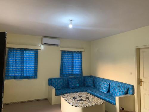 a blue couch in a room with blue curtains at Villa Duchesse in Sali Nianiaral