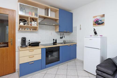 Apartments with parking space Krk - 21845