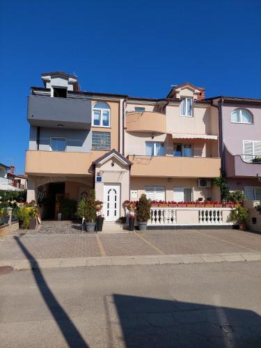 Apartments with a parking space Medulin - 23049