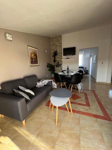 Apartments with parking space Medulin - 23049