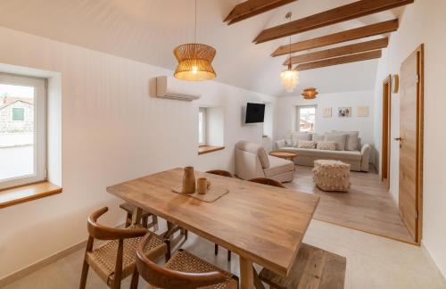Seaside holiday house Kastel Novi, Kastela - 23126
