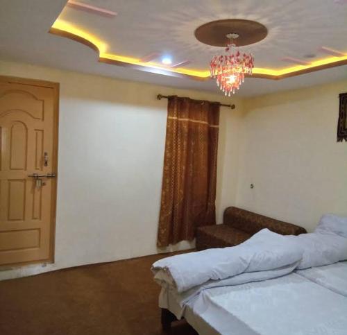 Ένα ή περισσότερα κρεβάτια σε δωμάτιο στο Guest INN Skardu