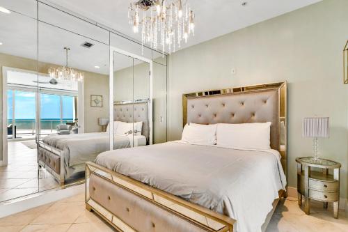 Postel nebo postele na pokoji v ubytování Diamond Beach Penthouse 5PH3