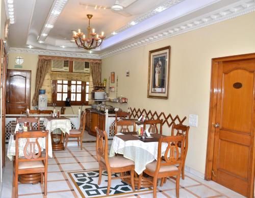 a dining room with a table and chairs at Bajaj Indian Home Stay in New Delhi