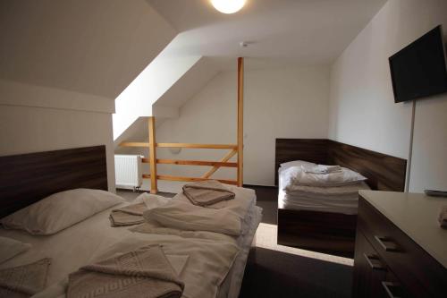 Horský Apartmán Kouty tesisinde bir odada yatak veya yataklar