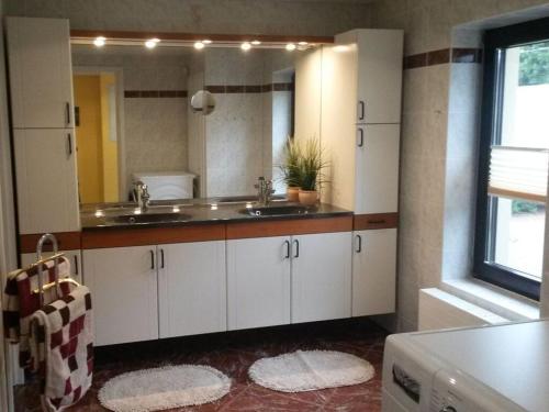 Η κουζίνα ή μικρή κουζίνα στο Eldeufer Comfortable holiday residence
