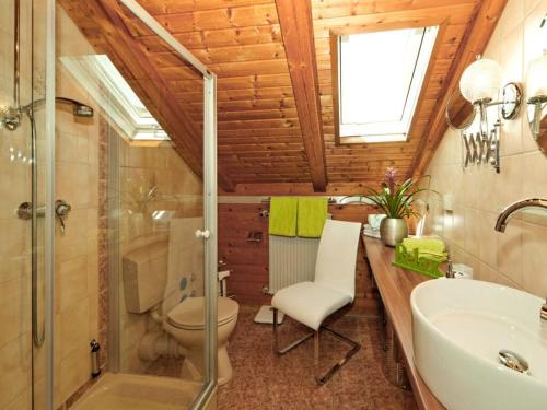 Ένα μπάνιο στο Holiday apartment Kirchberger