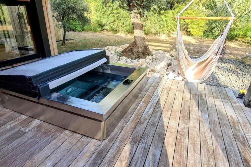Gallery image of Villa PAPAGAYO, piscine chauffée, jacuzzi & sauna in Pessac